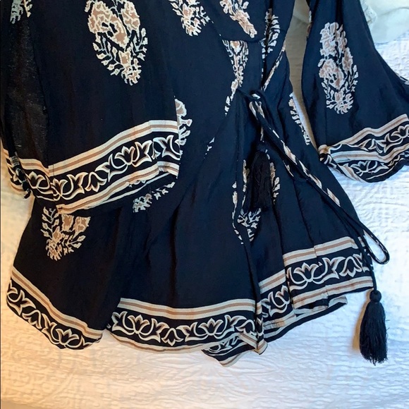 Wrap style Romper - Picture 2 of 7